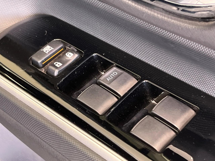 2019 Toyota Aqua DAA-NHP10H (UW-69f021f6cfdbf)[25]