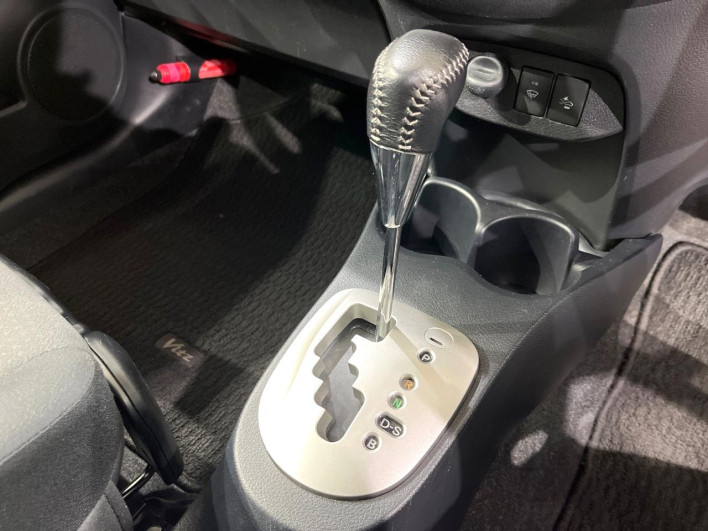 2015 Toyota Vitz DBA-NSP135 (UW-69f021f7d968b)[22]