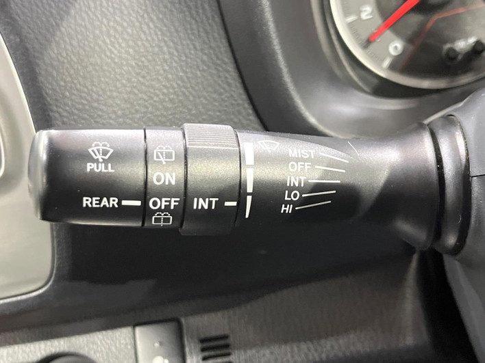 2015 Toyota Vitz DBA-NSP135 (UW-69f021f7d968b)[29]