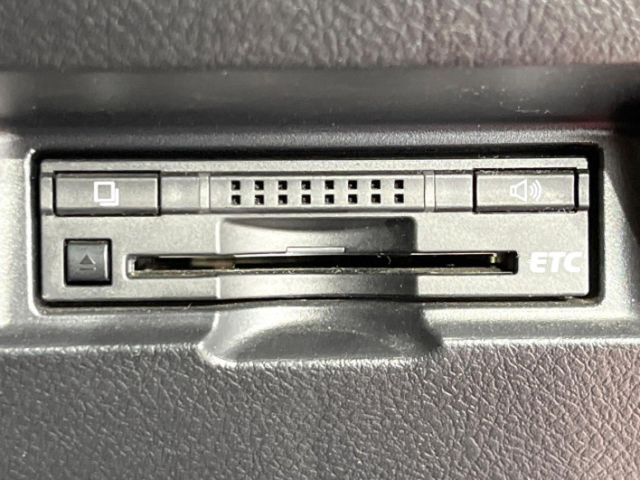 2015 Toyota Vitz DBA-NSP135 (UW-69f021f7d968b)[18]