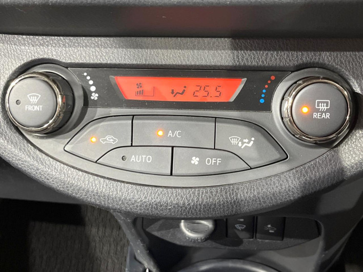 2015 Toyota Vitz DBA-NSP135 (UW-69f021f7d968b)[26]