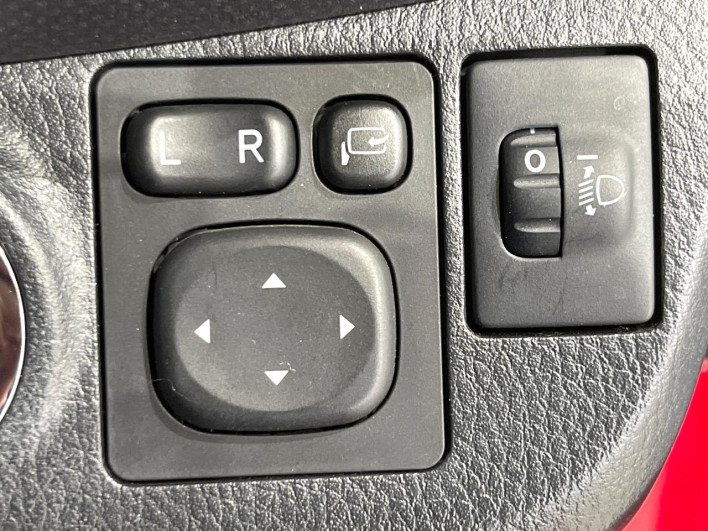 2015 Toyota Vitz DBA-NSP135 (UW-69f021f7d968b)[17]