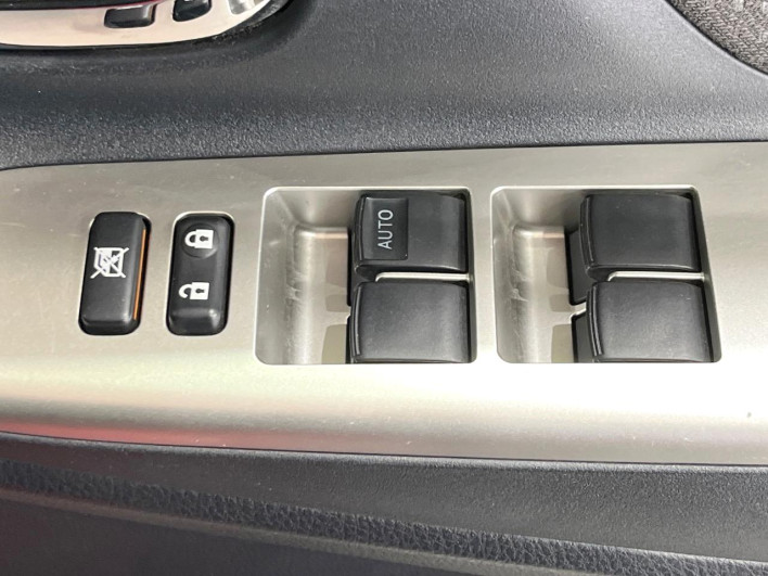 2015 Toyota Vitz DBA-NSP135 (UW-69f021f7d968b)[15]