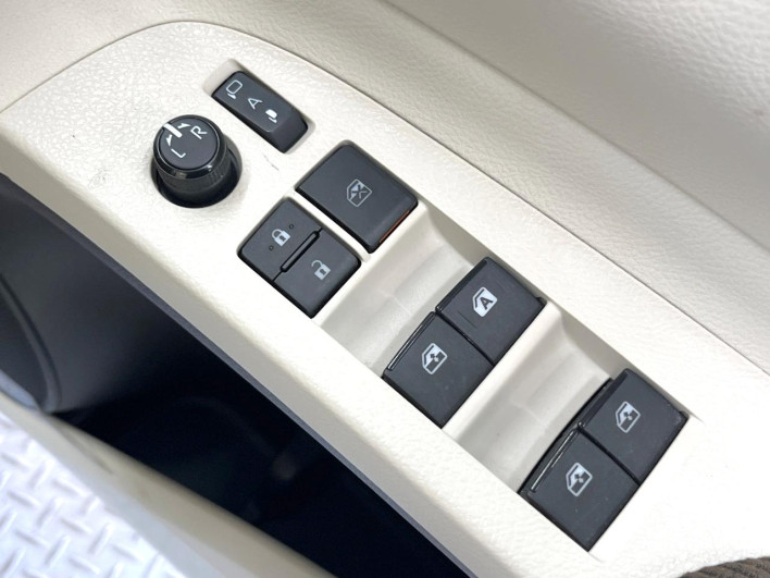 2021 Toyota Sienta 5BA-NSP170G (UW-69f021f8f0725)[29]