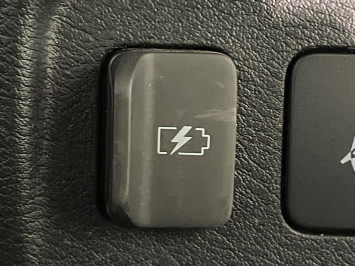 2020 Nissan Kicks 6AA-P15 (UW-69f021fb03c04)[23]