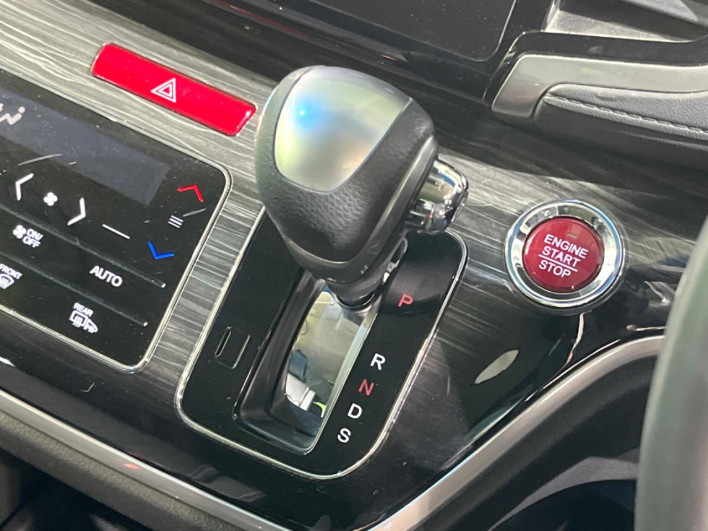 2016 Honda Odyssey DBA-RC1 (UW-69f021ffc4640)[14]