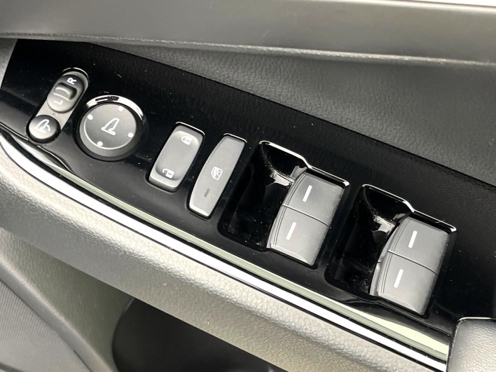 2021 Honda VEZEL 6AA-RV5 (UW-69f0220426db8)[6]