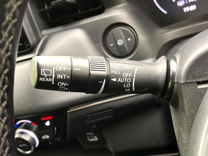 2021 Honda VEZEL 6AA-RV5 (UW-69f0220426db8)[18]