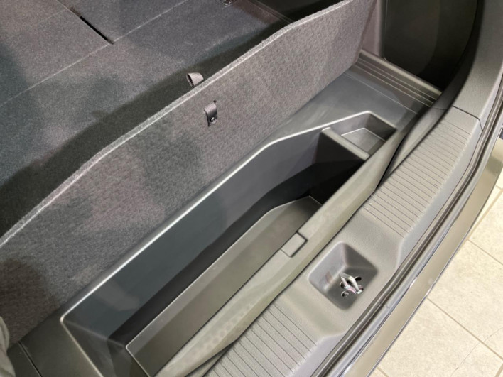 2023 Honda VEZEL 6AA-RV5 (UW-69f0220655b13)[24]