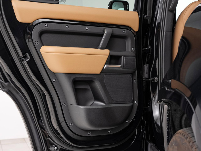 2025 Land Rover Defender 3CA-LE72WCB (UW-69f0220ee773d)[2]