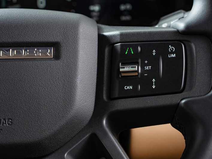 2025 Land Rover Defender 3CA-LE72WCB (UW-69f0220ee773d)[19]