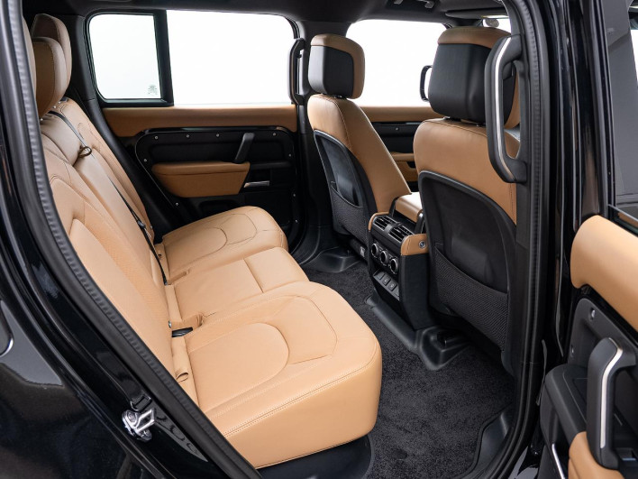 2025 Land Rover Defender 3CA-LE72WCB (UW-69f0220ee773d)[23]