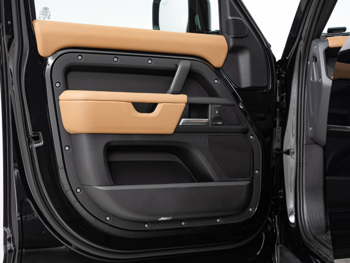 2025 Land Rover Defender 3CA-LE72WCB (UW-69f0220ee773d)[1]