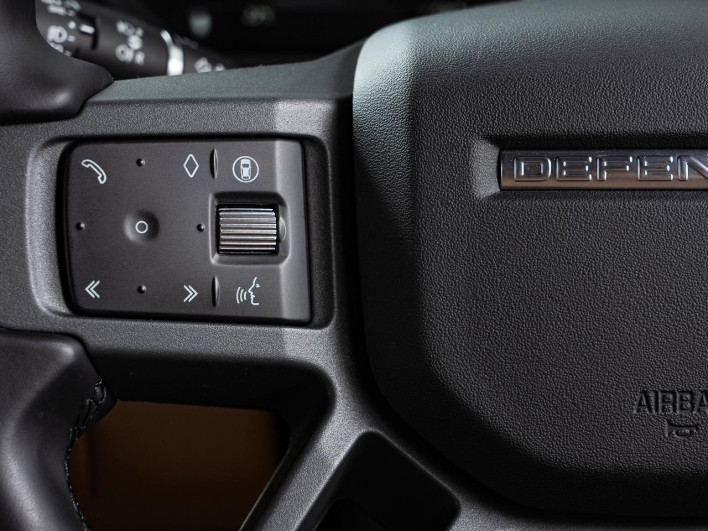 2025 Land Rover Defender 3CA-LE72WCB (UW-69f0220ee773d)[18]