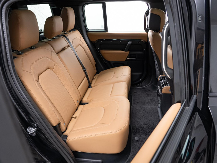 2025 Land Rover Defender 3CA-LE72WCB (UW-69f0220ee773d)[24]