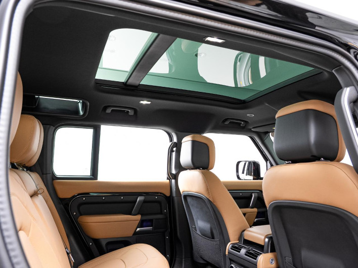 2025 Land Rover Defender 3CA-LE72WCB (UW-69f0220ee773d)[22]