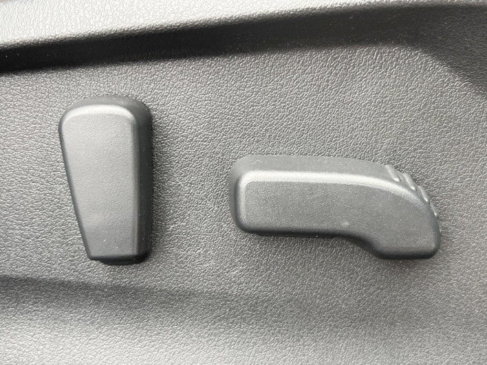 2019 Subaru Forester 5AA-SKE (UW-69f0220fc69af)[27]