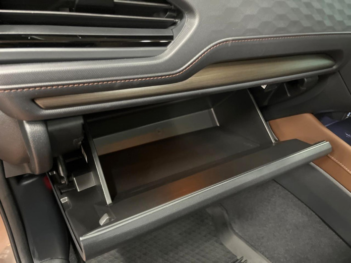 2025 Subaru Forester 5AA-SLG (UW-69f0221010bf9)[5]