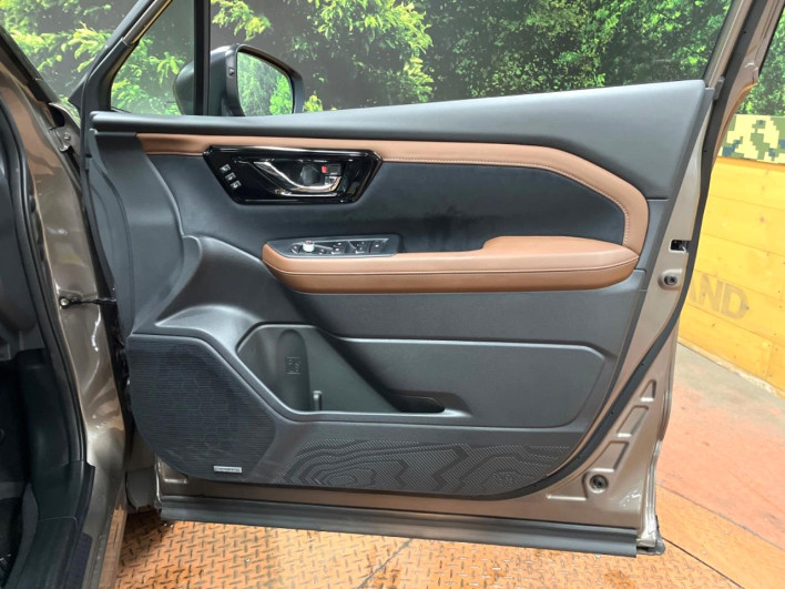 2025 Subaru Forester 5AA-SLG (UW-69f0221010bf9)[18]