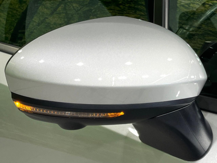 2022 Nissan Note 6AA-SNE13 (UW-69f0221153f08)[20]