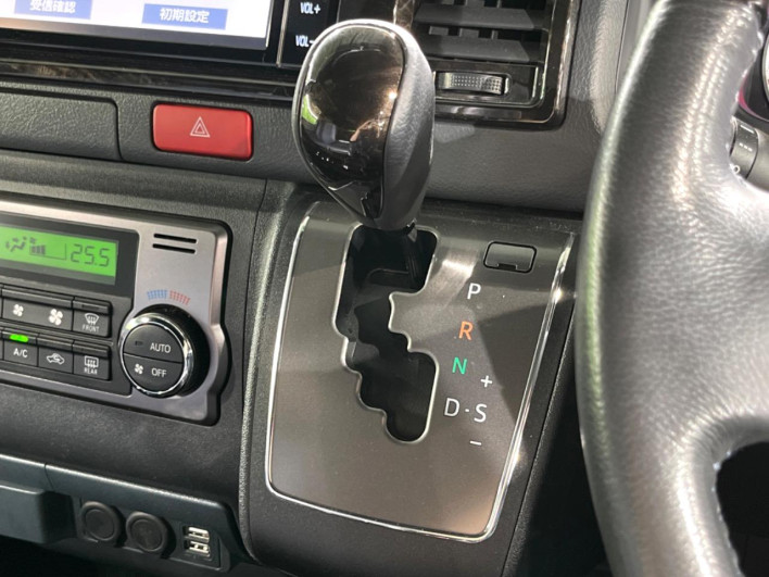 2019 Toyota Hiace Van CBF-TRH200V (UW-69f0221430e7c)[23]