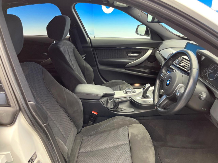 2015 BMW 3 Series DBA-3X20 (UW-69f0221c0b5d3)[23]