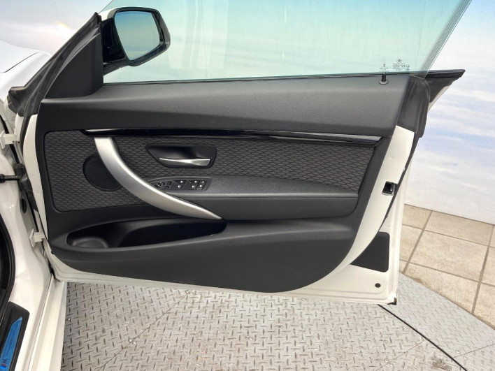 2015 BMW 3 Series DBA-3X20 (UW-69f0221c0b5d3)[22]