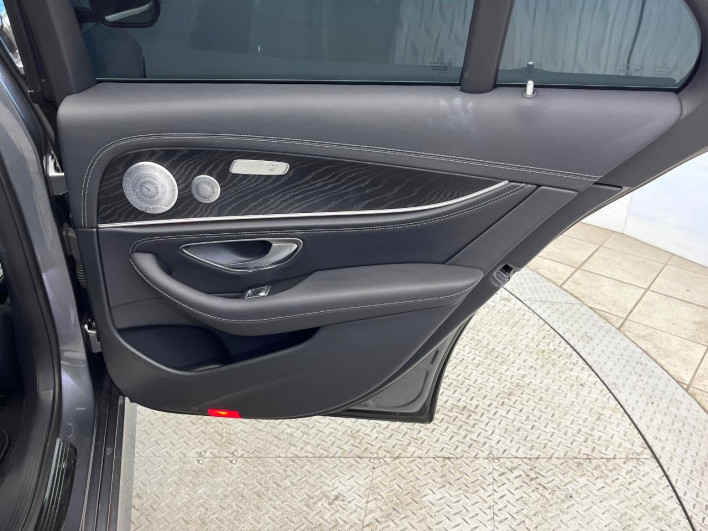 2019 Mercedes Benz E Class LDA-213004C (UW-69f0222163ff8)[23]