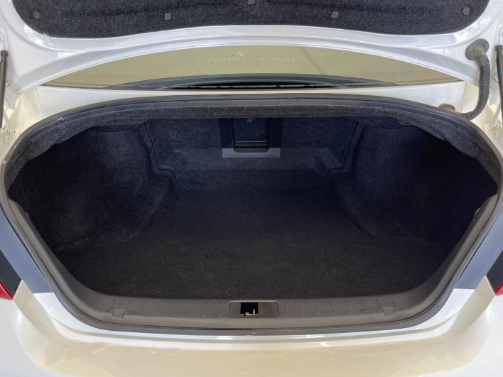 2013 Nissan Fuga DBA-Y51 (UW-69f0222409726)[25]