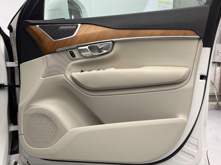 2021 Volvo XC90 5AA-LB420TXCM (UW-69f022259b1a1)[26]