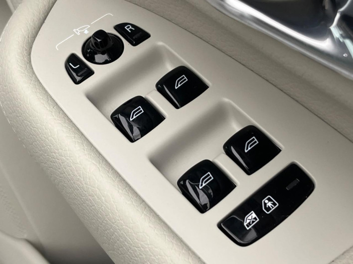2021 Volvo XC90 5AA-LB420TXCM (UW-69f022259b1a1)[27]