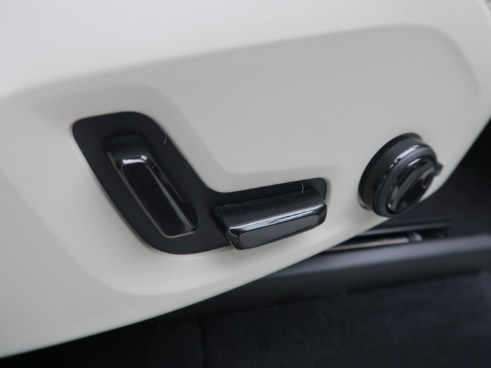 2025 Volvo XC90 5AA-LB420TXCM2 (UW-69f0222626022)[24]