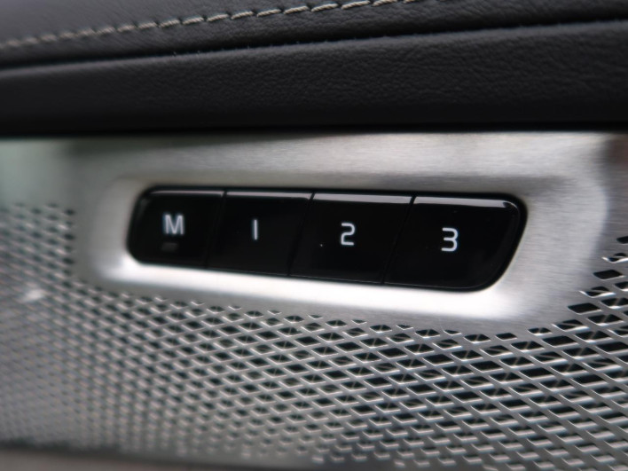 2025 Volvo XC90 5AA-LB420TXCM2 (UW-69f0222626022)[25]