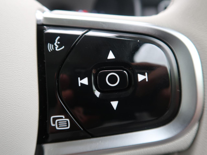 2025 Volvo XC90 5AA-LB420TXCM2 (UW-69f0222626022)[13]