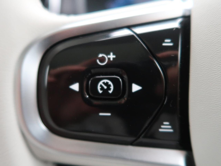 2025 Volvo XC90 5AA-LB420TXCM2 (UW-69f0222626022)[12]