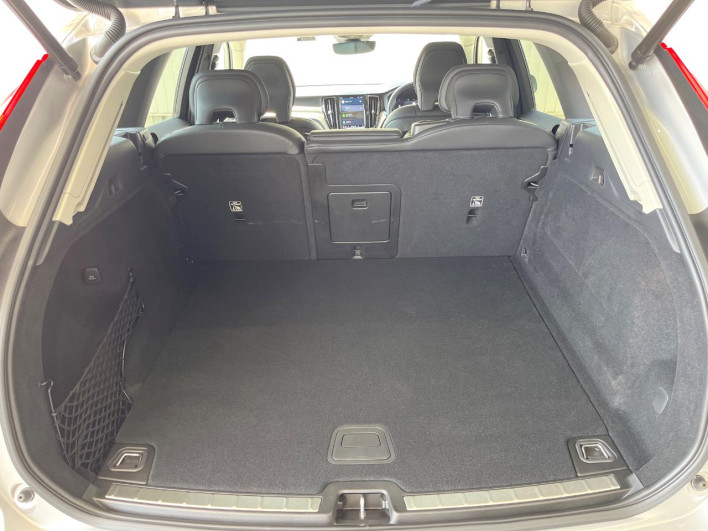 2022 Volvo XC60 5AA-UB420TXCM (UW-69f0222646bd2)[24]