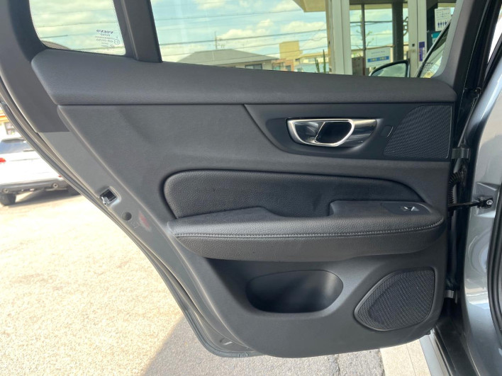 2019 Volvo V60 DBA-ZB420 (UW-69f022288931e)[18]
