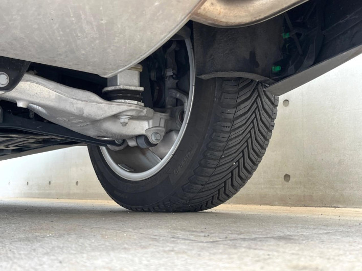 2019 Volvo V60 DBA-ZB420 (UW-69f022288931e)[17]