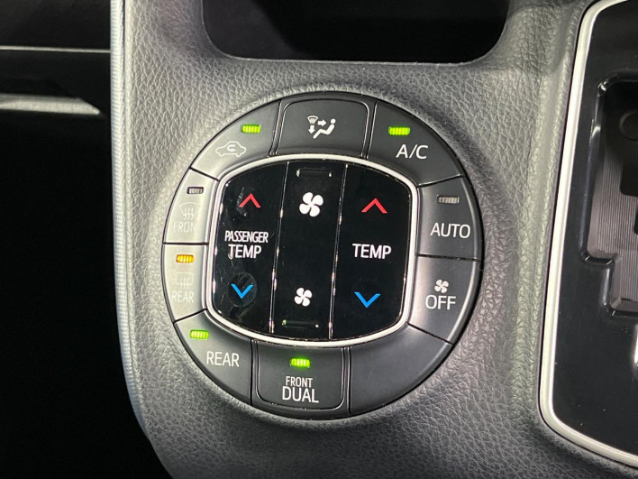 2015 Toyota Voxy DBA-ZRR80W (UW-69f0222b5865b)[17]