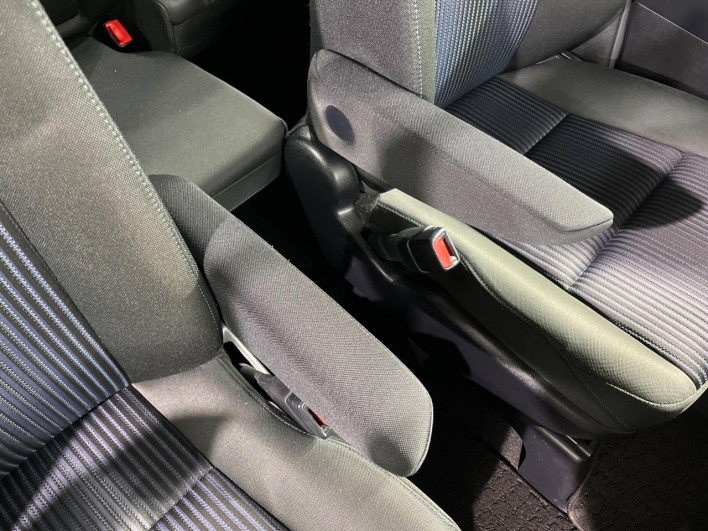 2015 Toyota Voxy DBA-ZRR80W (UW-69f0222b5865b)[24]