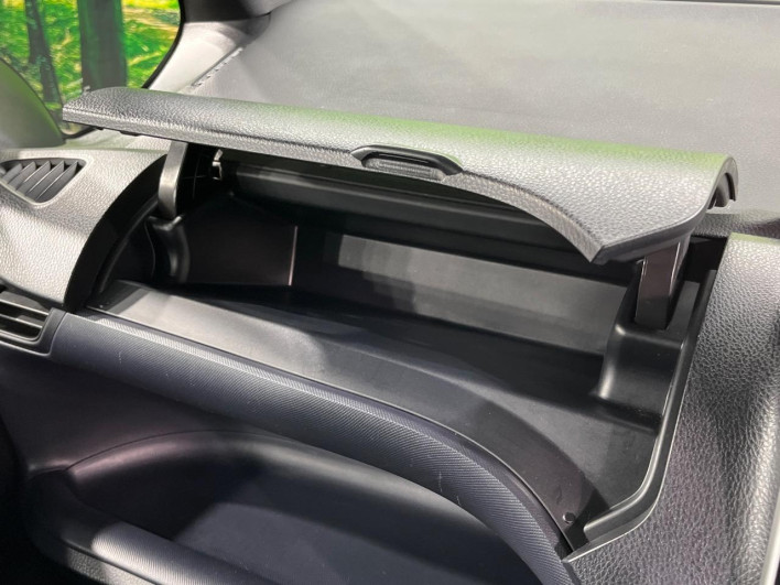 2015 Toyota Voxy DBA-ZRR80W (UW-69f0222b5865b)[20]