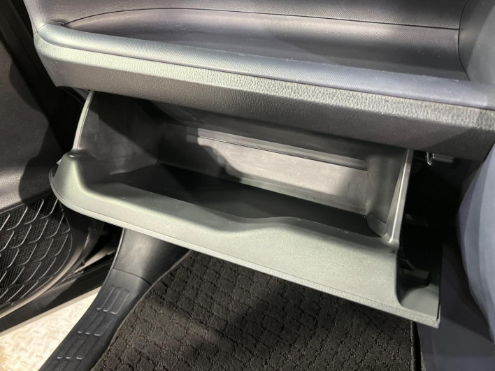 2015 Toyota Voxy DBA-ZRR80W (UW-69f0222b5865b)[21]