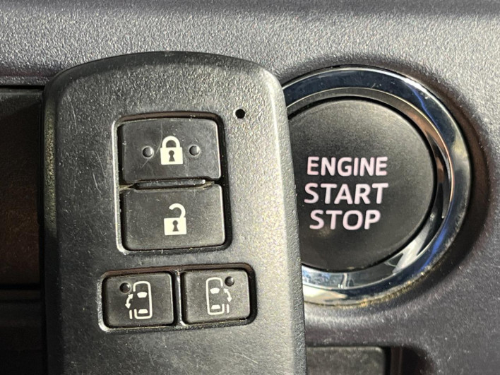 2015 Toyota Voxy DBA-ZRR80W (UW-69f0222b5865b)[4]