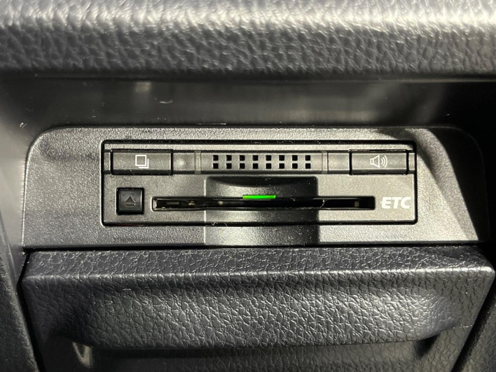 2015 Toyota Voxy DBA-ZRR80W (UW-69f0222b5865b)[9]