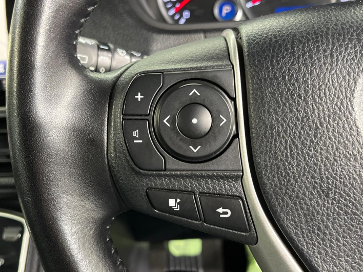 2015 Toyota Voxy DBA-ZRR80W (UW-69f0222b5865b)[11]