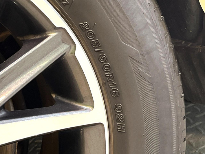 2017 Toyota Voxy DBA-ZRR80W (UW-69f0222cc0d83)[27]