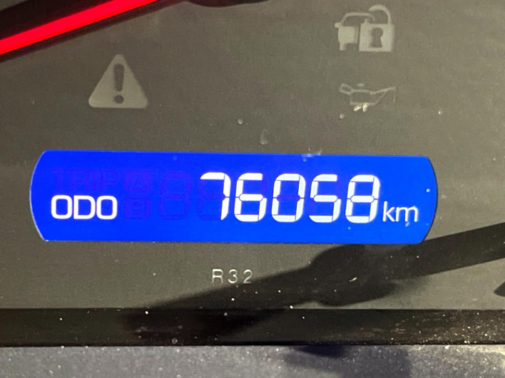 2017 Toyota Voxy DBA-ZRR80W (UW-69f0222cc0d83)[2]