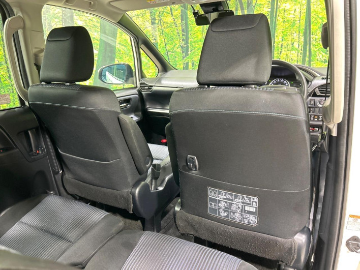 2017 Toyota Voxy DBA-ZRR80W (UW-69f0222d15ff3)[28]