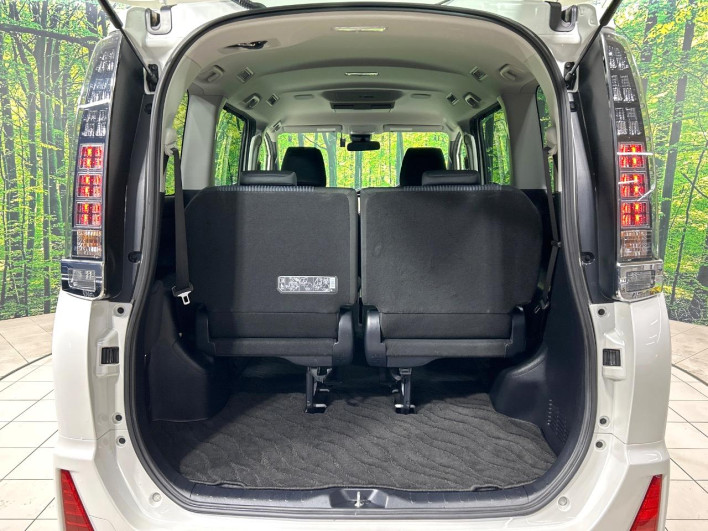 2017 Toyota Voxy DBA-ZRR80W (UW-69f0222d15ff3)[27]