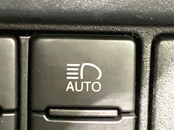 2017 Toyota Noah DBA-ZRR80W (UW-69f0222df055e)[24]